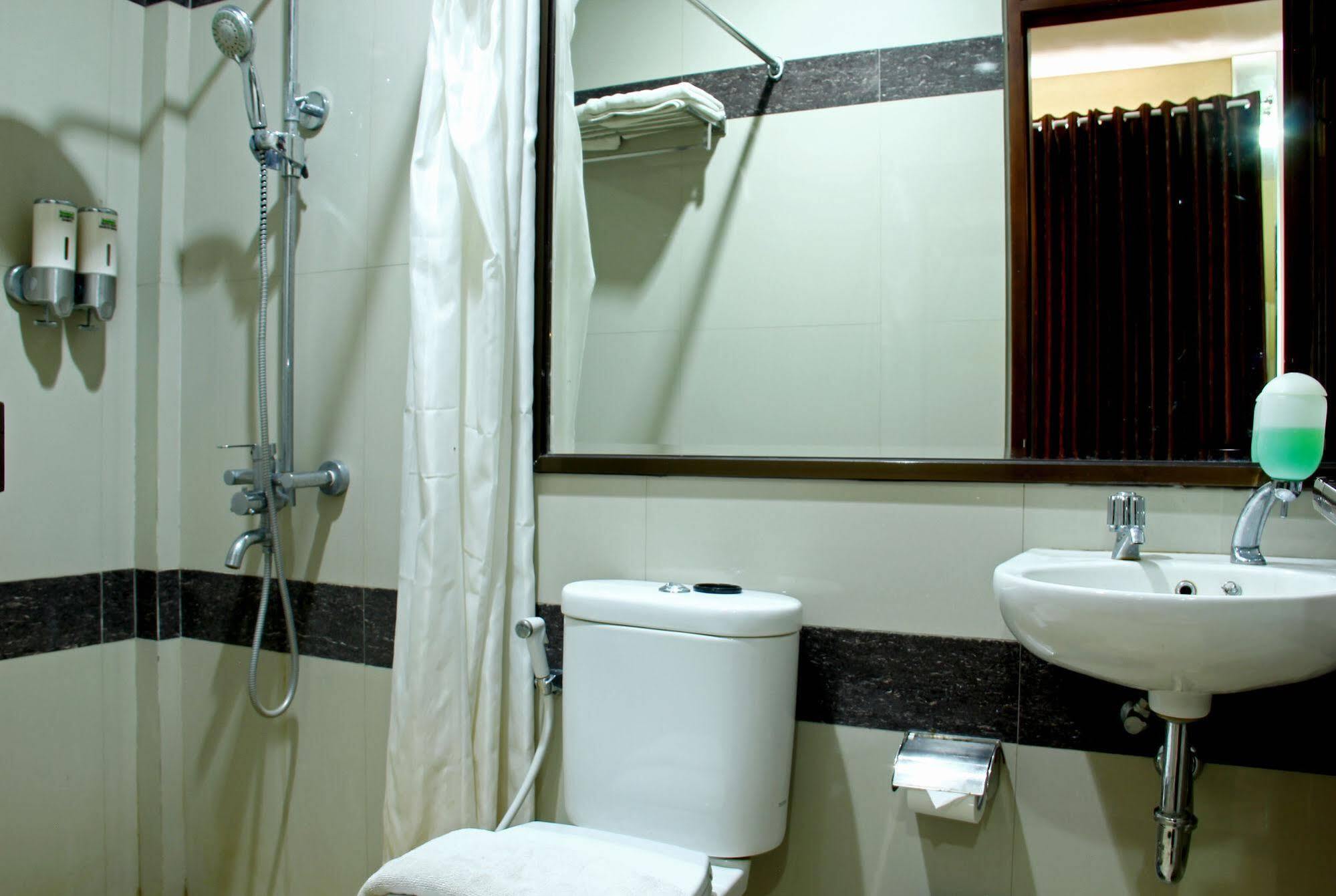 Reddoorz Plus @ Natuna Bandung Exterior foto
